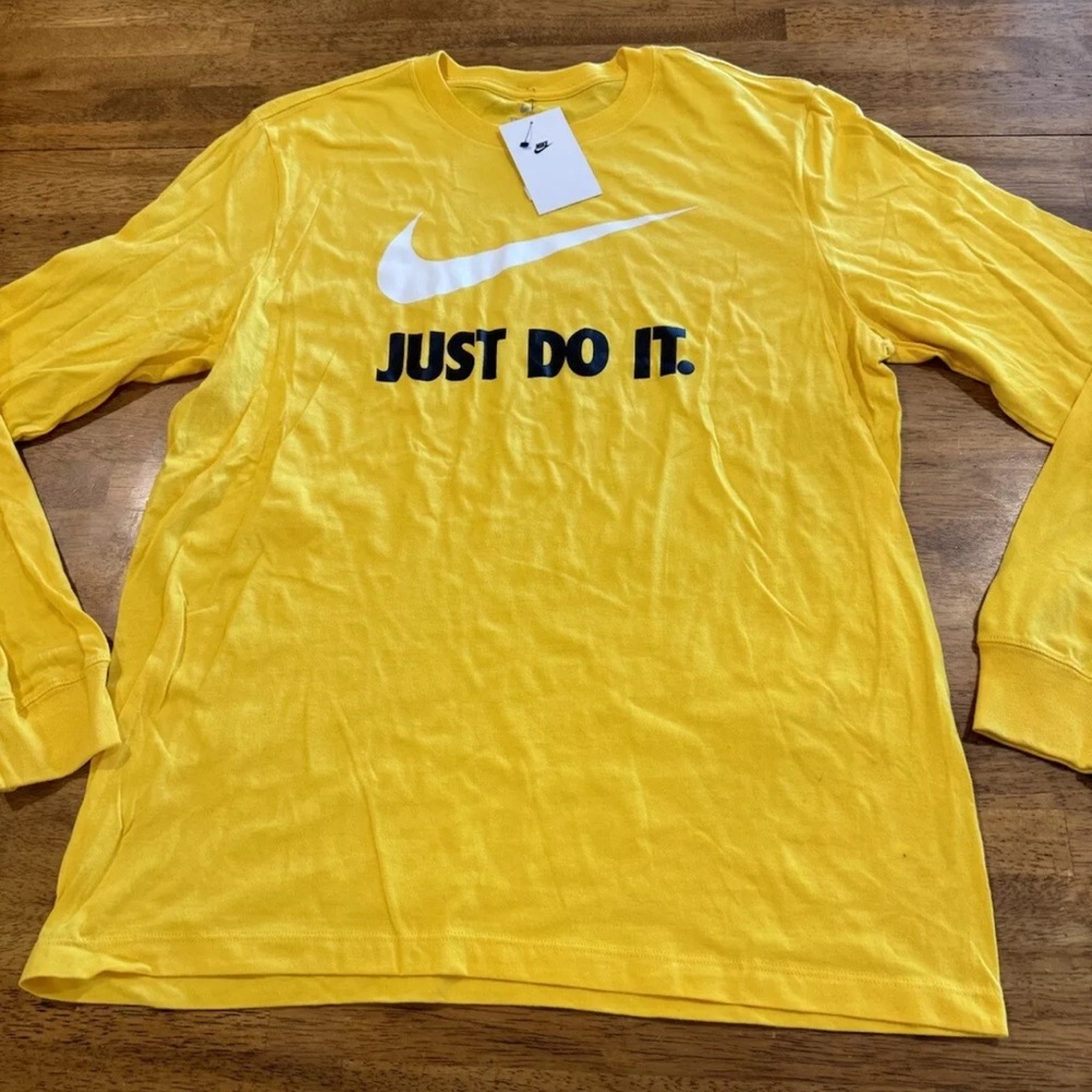 Nike Mens Just Do It Swoosh LS T-shirt Large FD6652 728 Yellow New With Tags